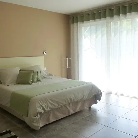 Face Au Gardon B&B 생장뒤가르